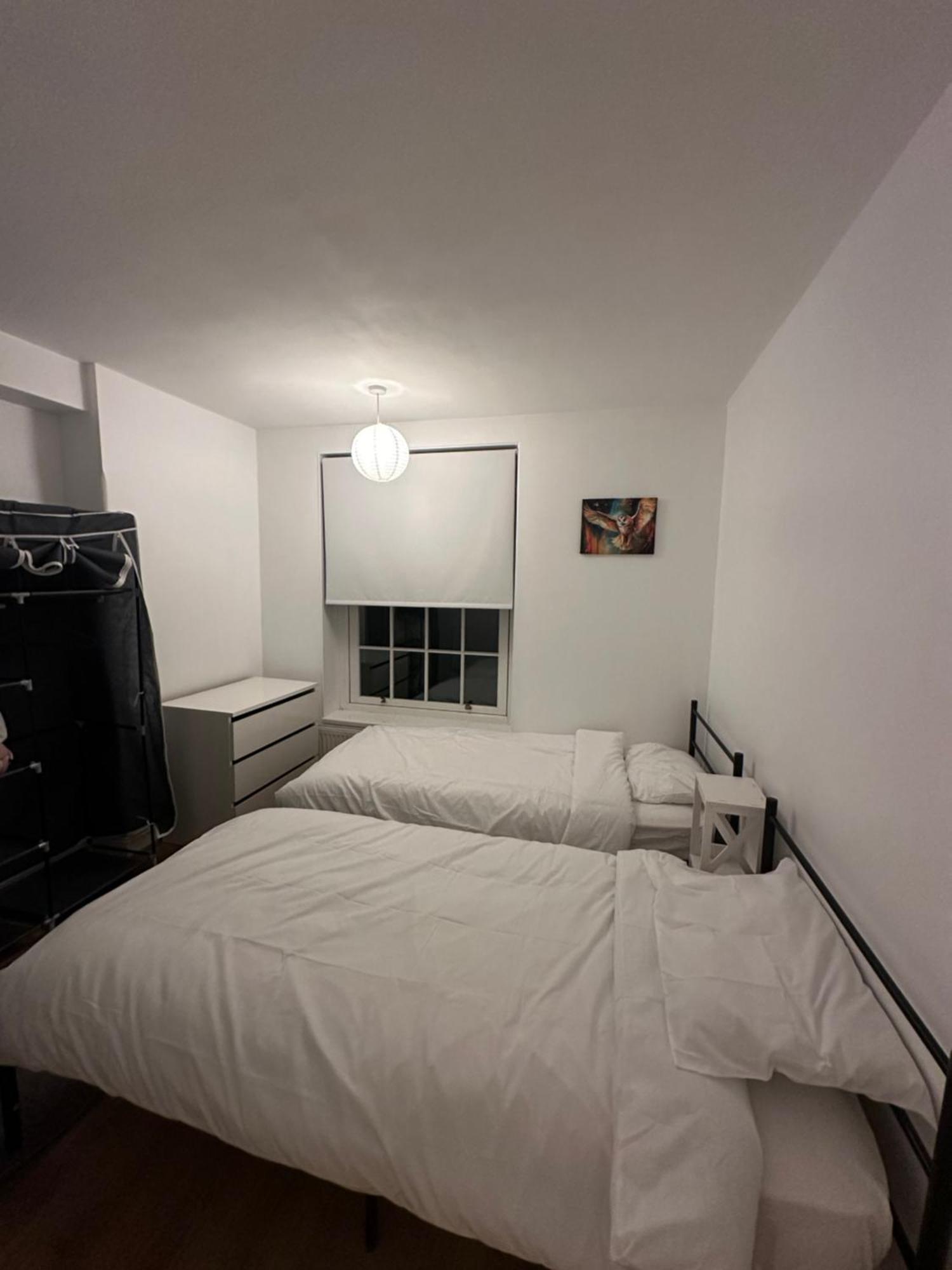 Great Location In - Waterloo Gazde/Camere de închiriat *