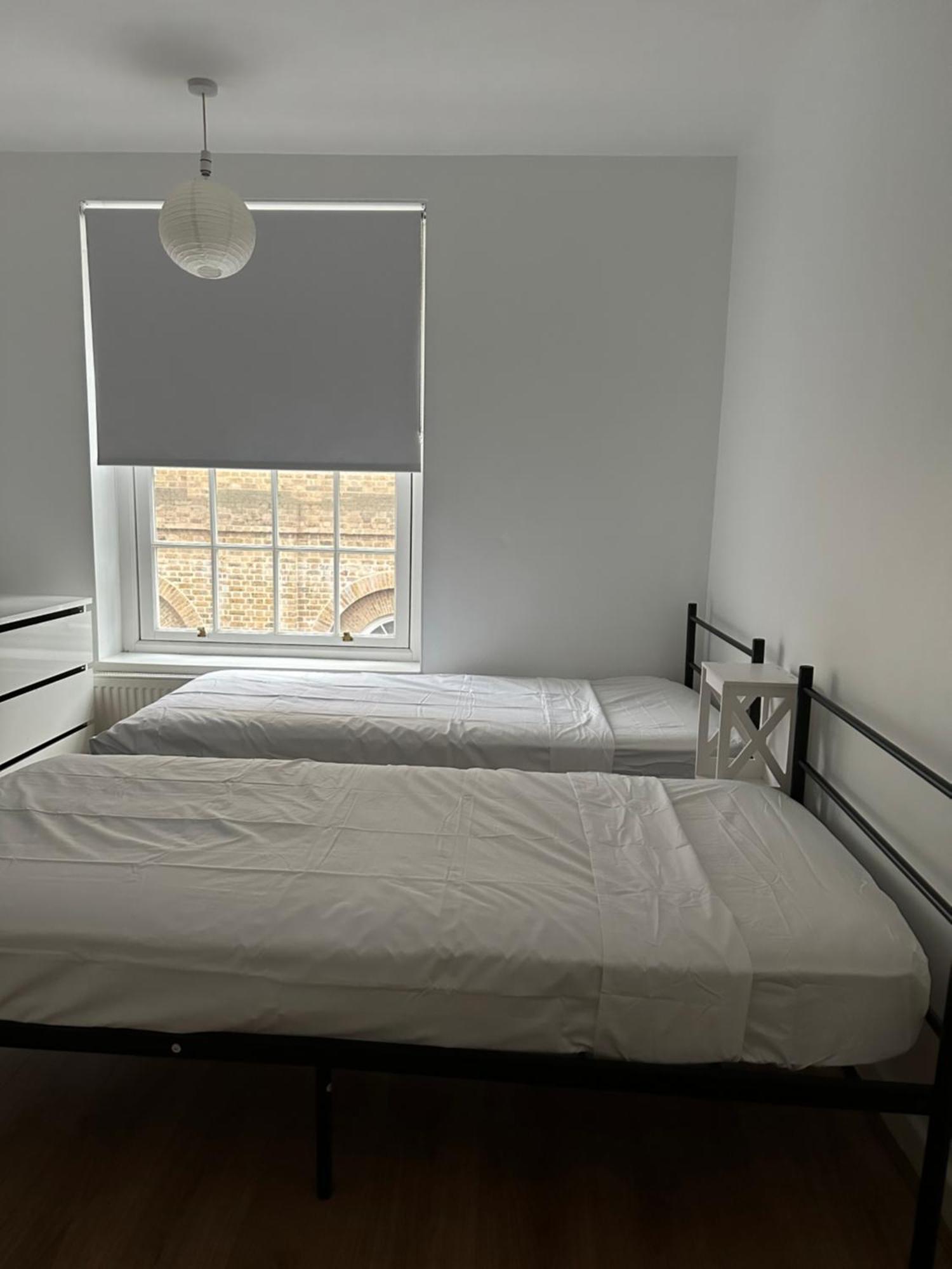 Great Location In - Waterloo Gazde/Camere de închiriat